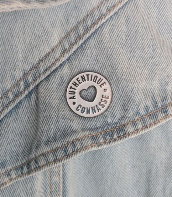 Pin’s “Authentique connasse”