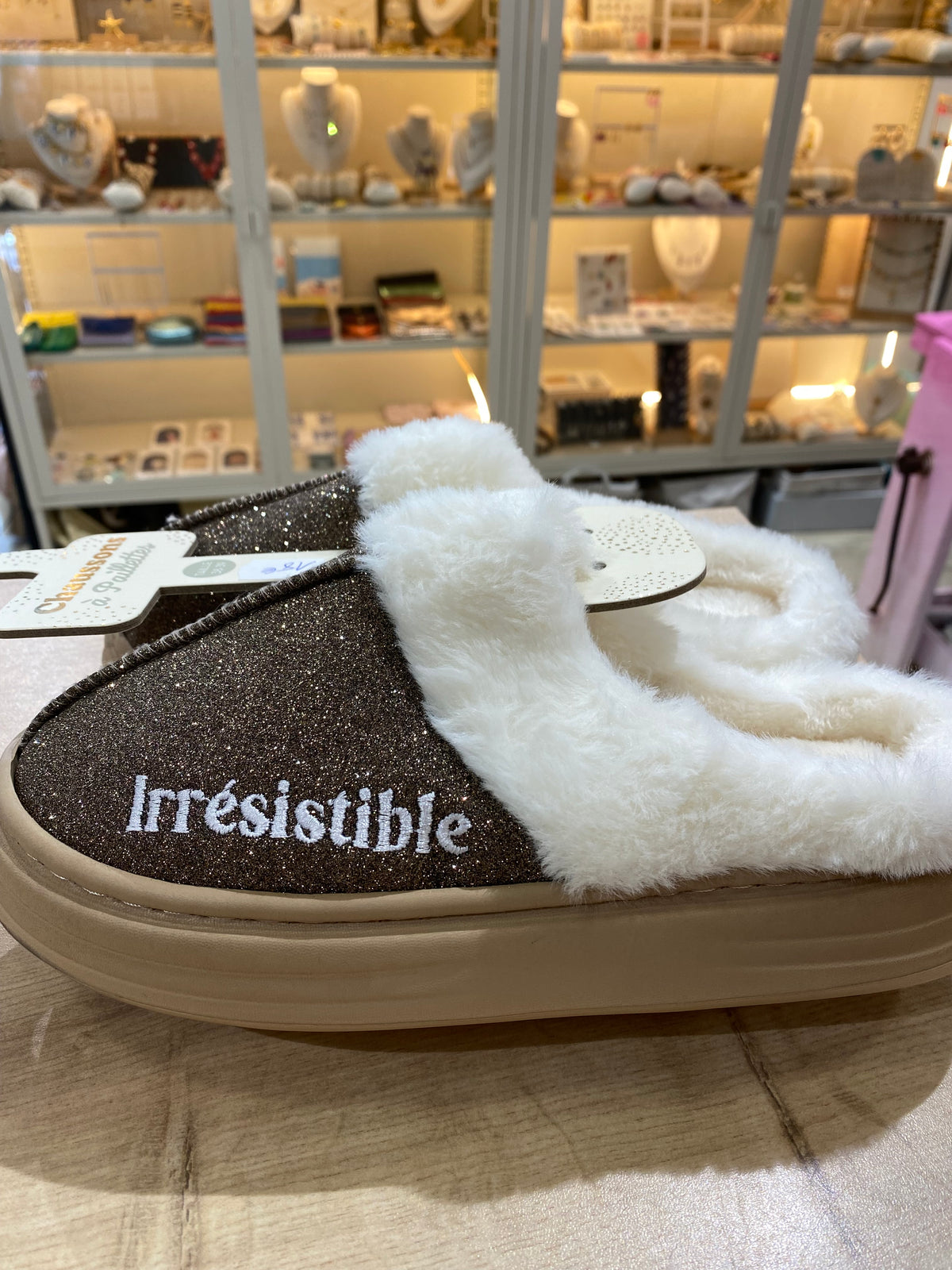 Chaussons à paillettes à message : IRRESISTIBLE
