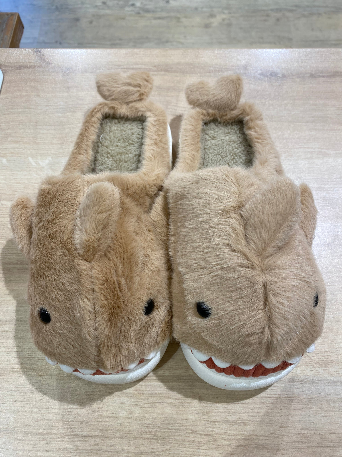 Chaussons requin camel - du 36 => au 41