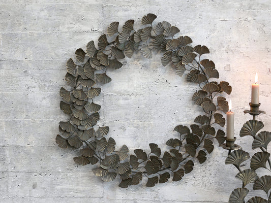 Couronne en métal avec feuilles