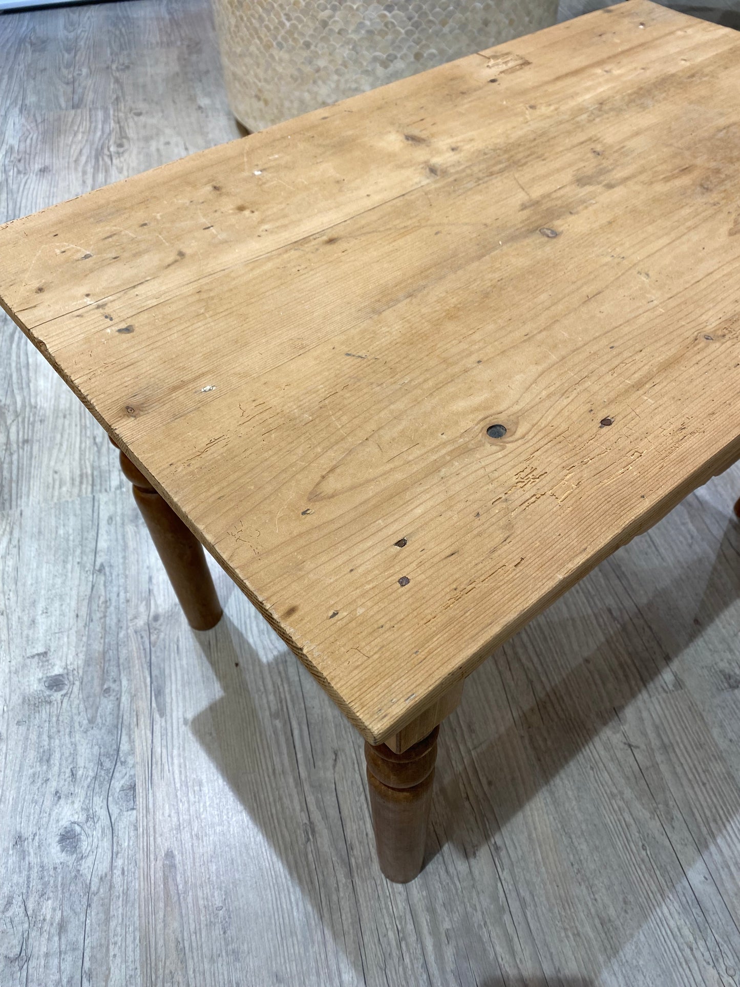 Table d'appoint / bureau bas