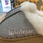 Chaussons à paillettes à message : INSOLENTE