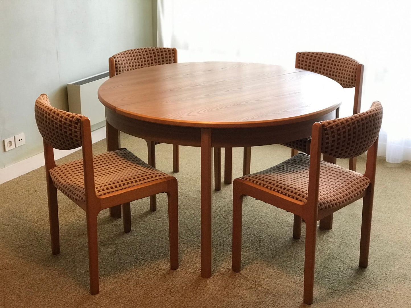 Table ronde vintage + 4 chaises