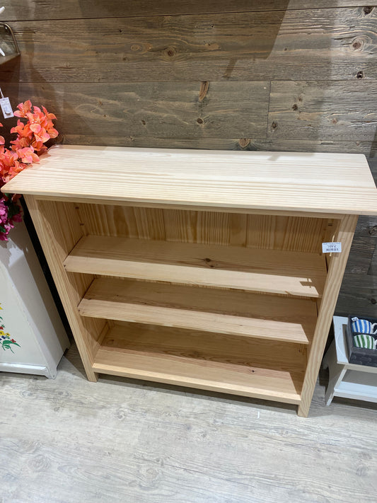 Bibliothèque basse / grand bibus en bois brut