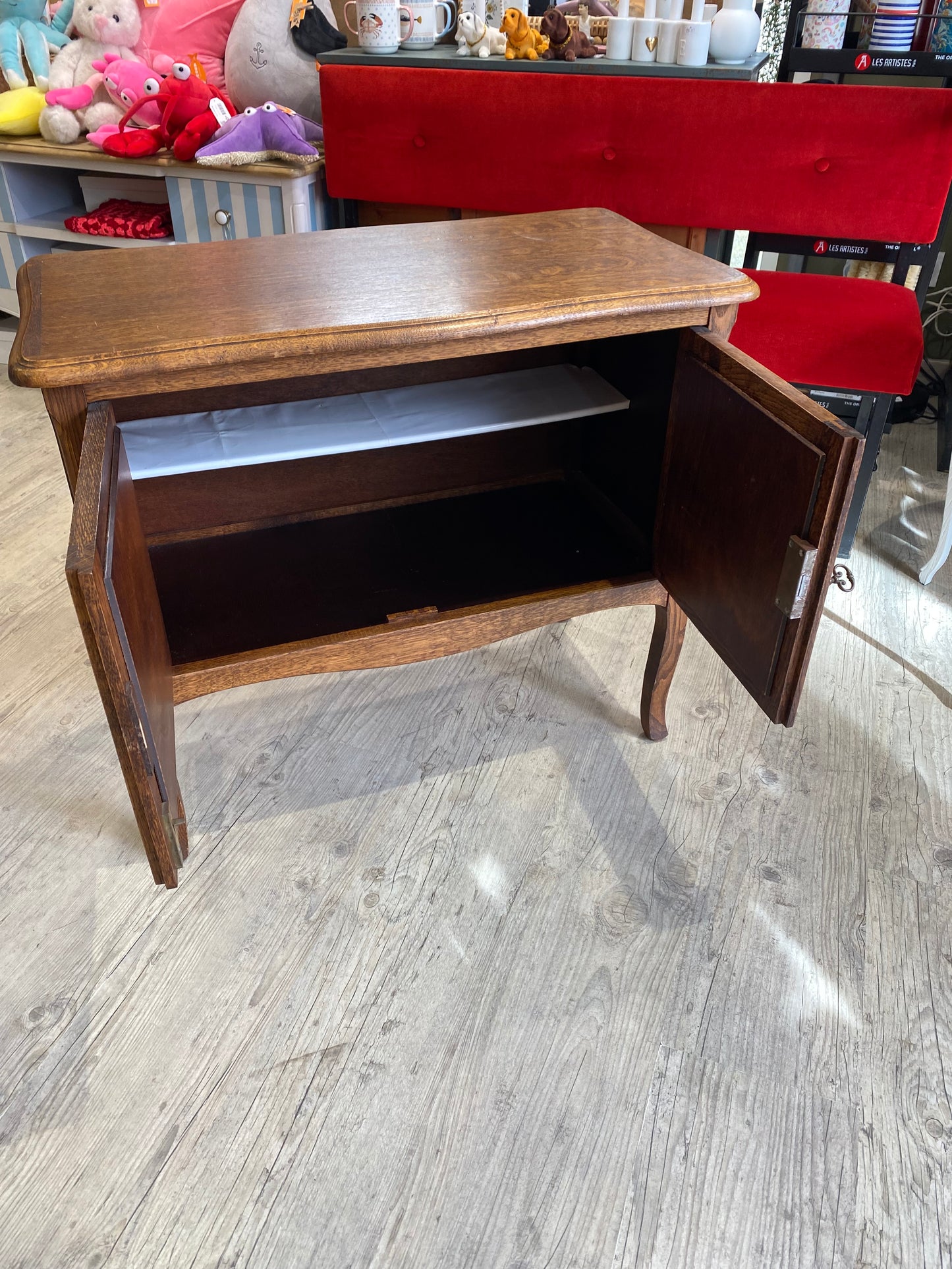 Petit meuble de rangement ancien