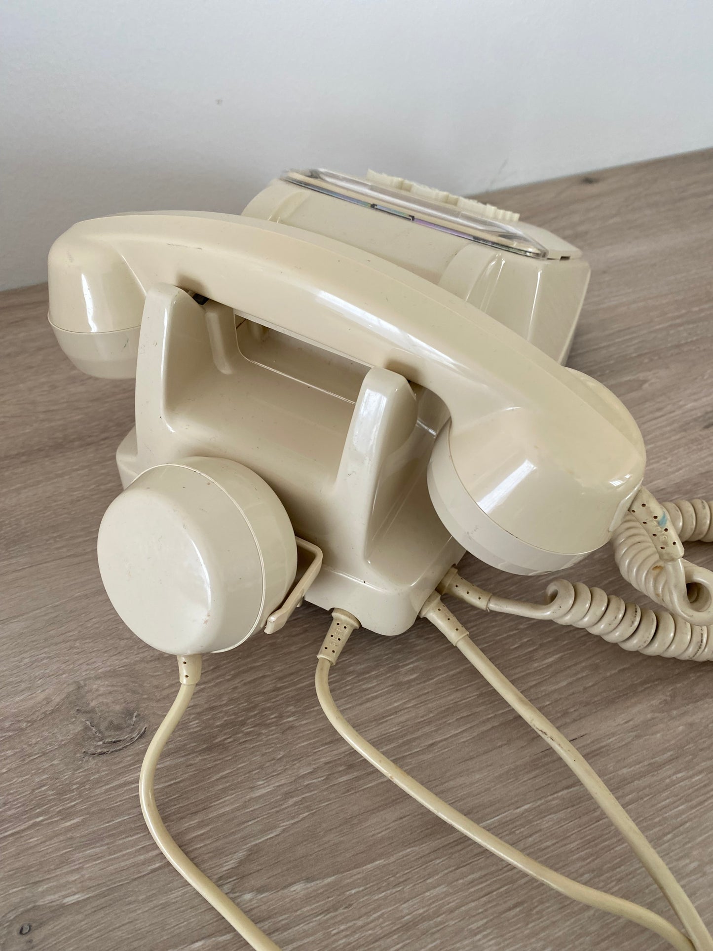 téléphone à touches années 1980 beige