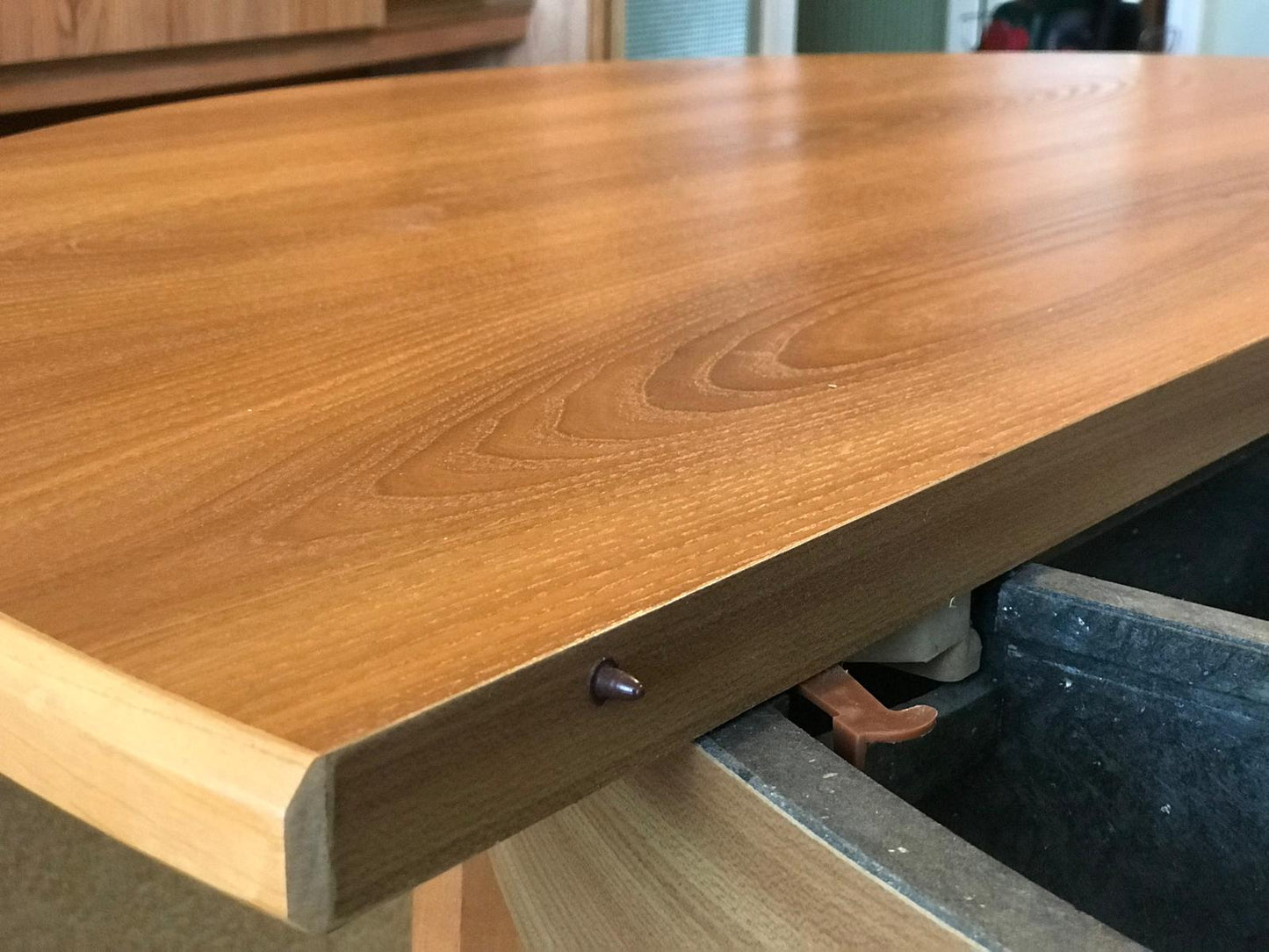 Table ronde vintage + 4 chaises