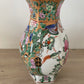 Vase chinois en porcelaine décor Canton “famille rose”