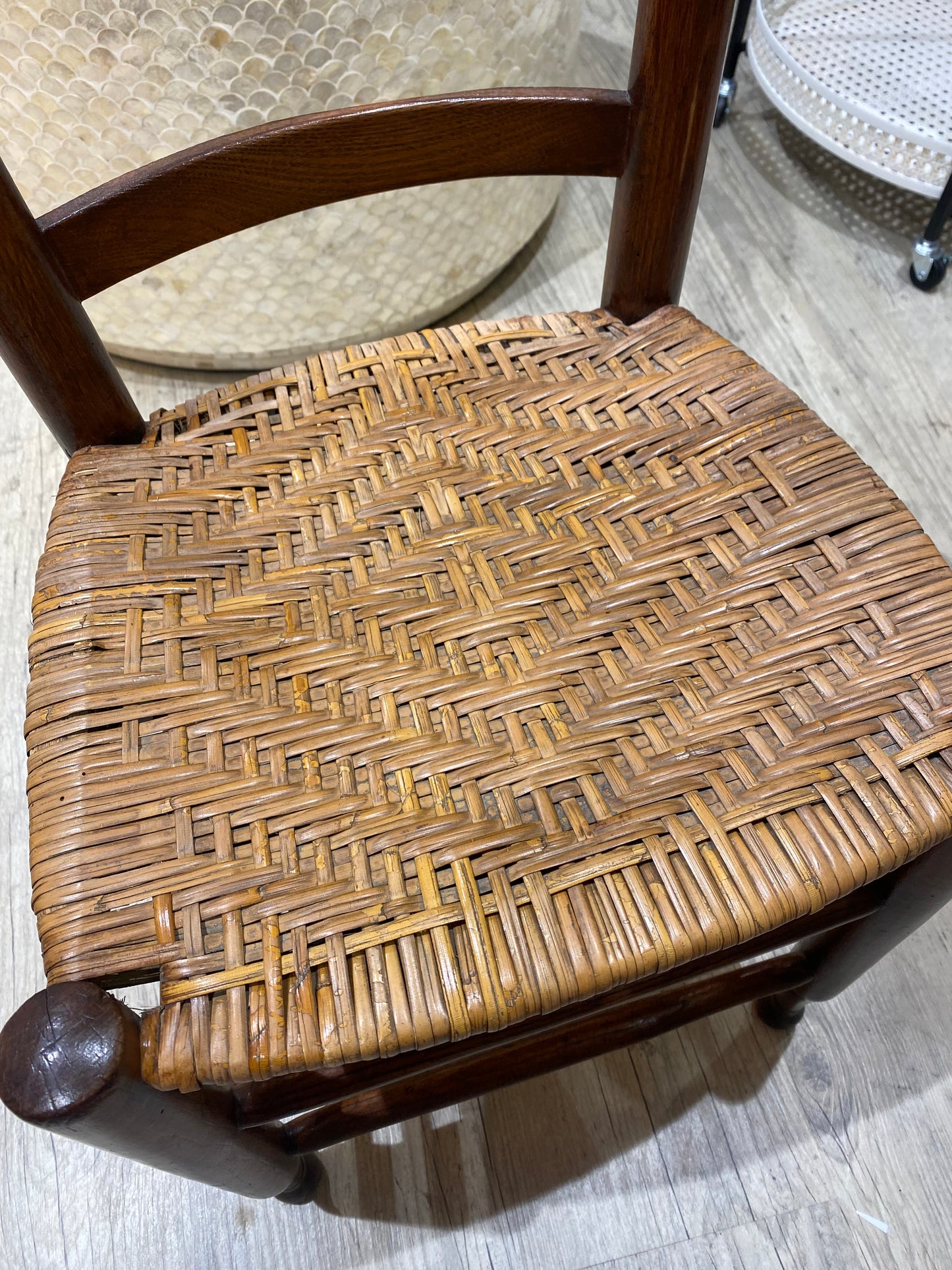 Petite chaise ancienne