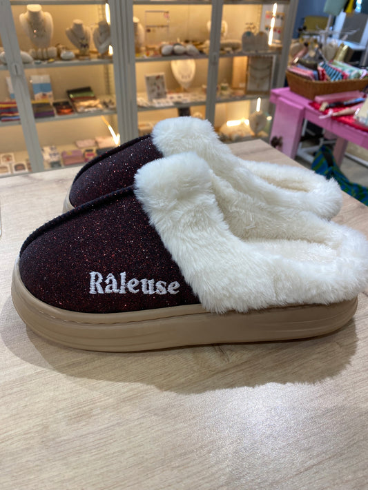 Chaussons à paillettes à message : RALEUSE
