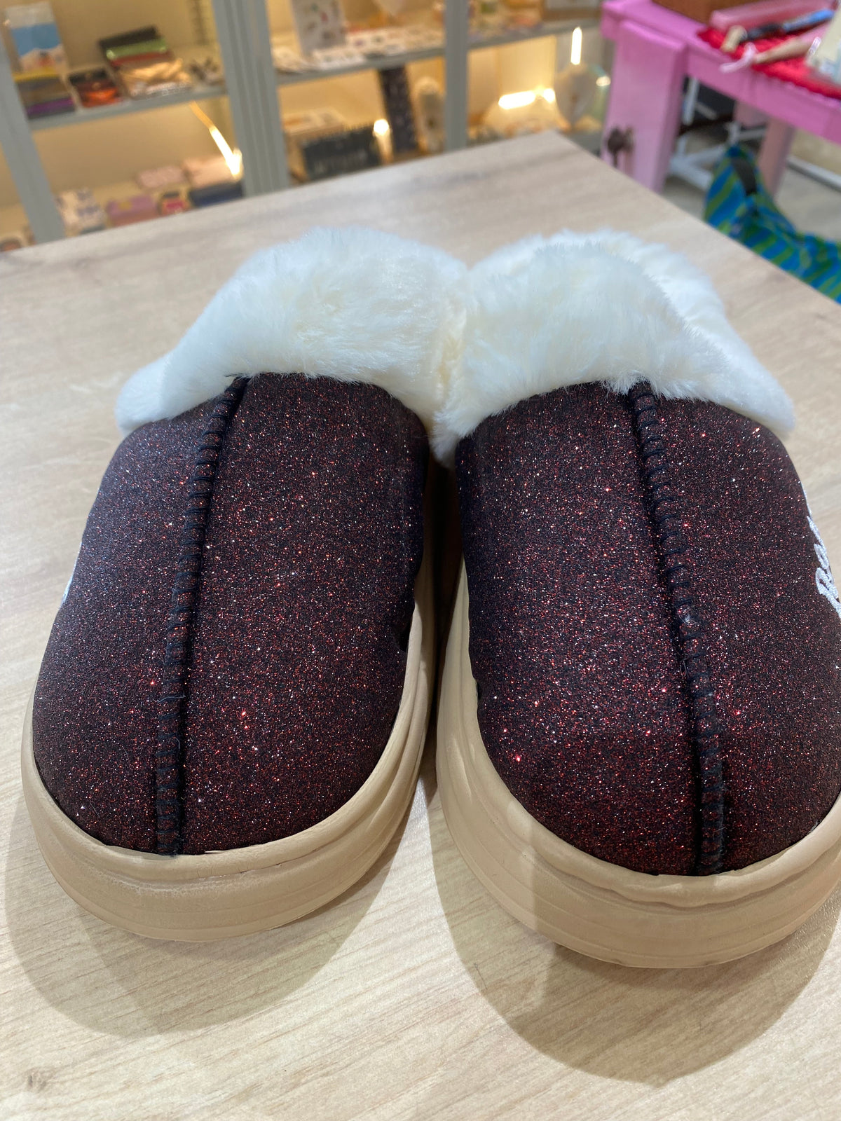 Chaussons à paillettes à message : RALEUSE
