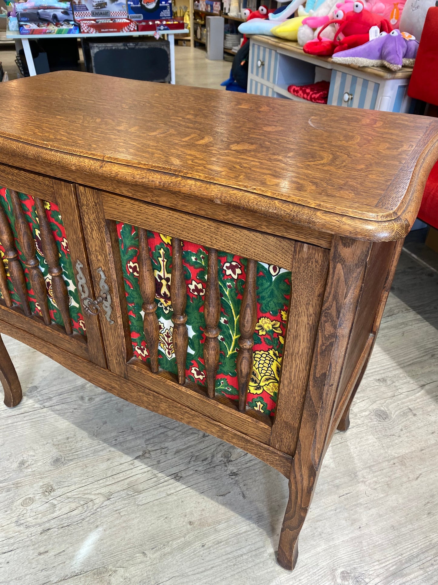 Petit meuble de rangement ancien