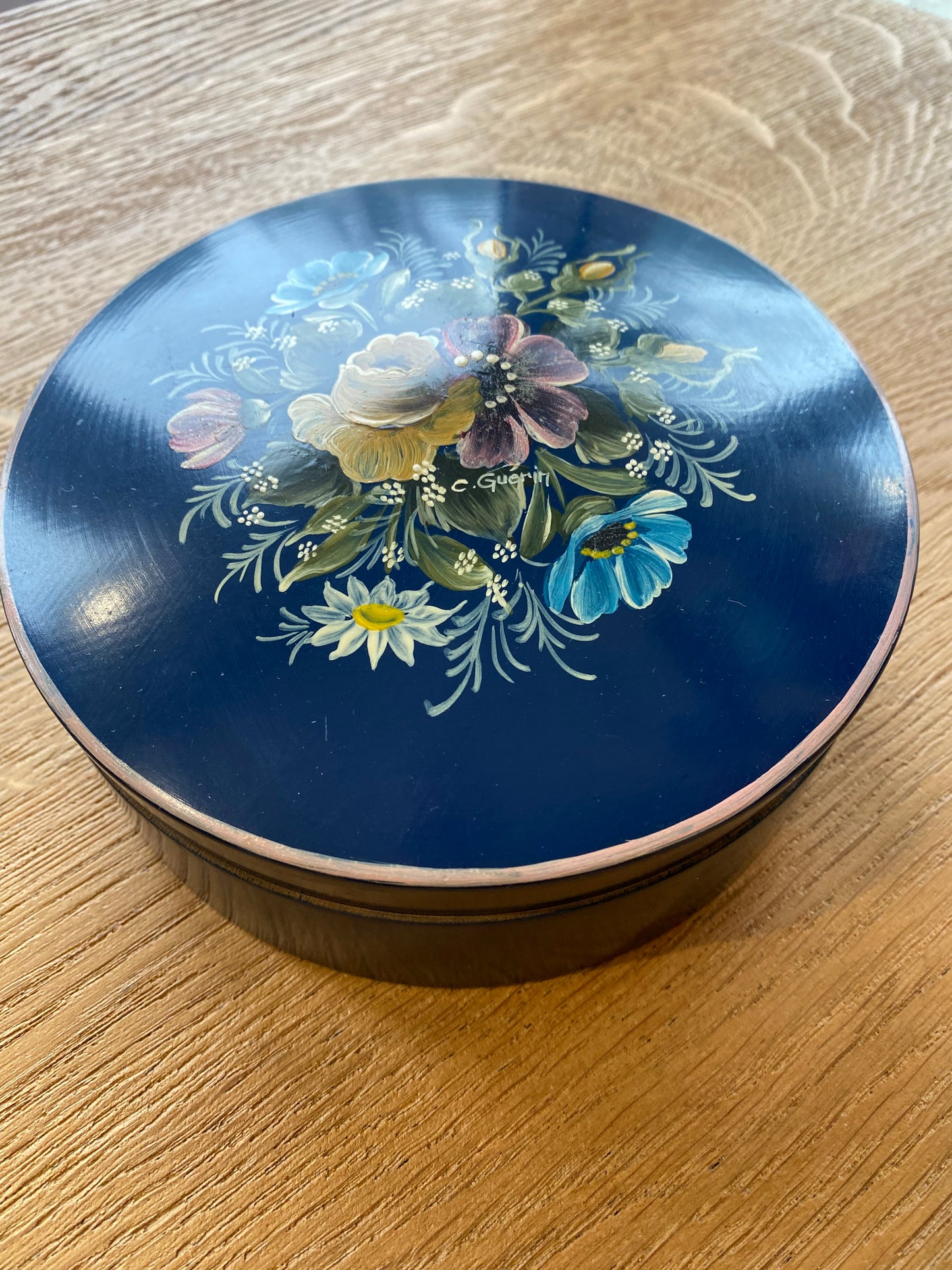 Boîte ancienne en bois peint C.Guerin