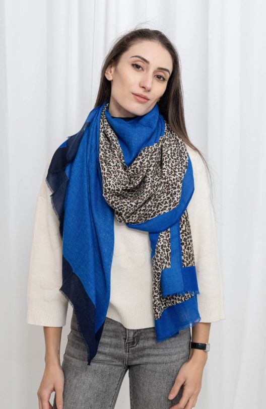 Grand foulard  imprimé léopard et dorures