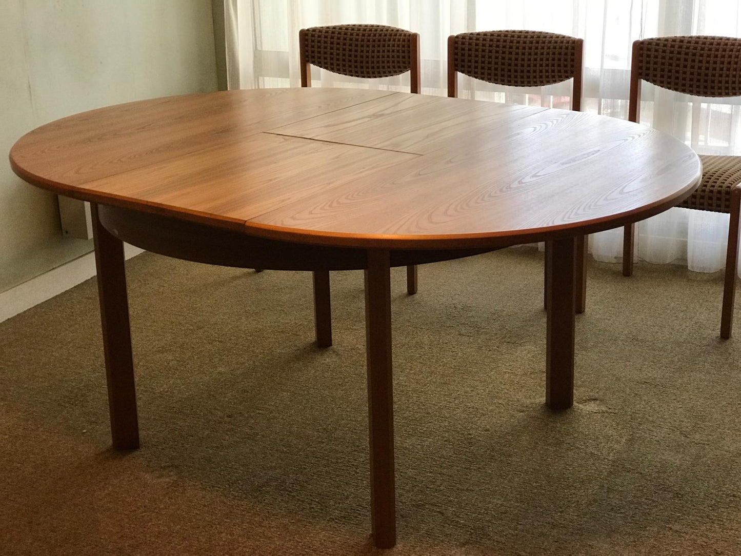 Table ronde vintage + 4 chaises