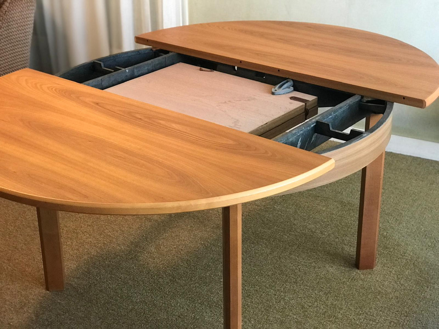 Table ronde vintage + 4 chaises