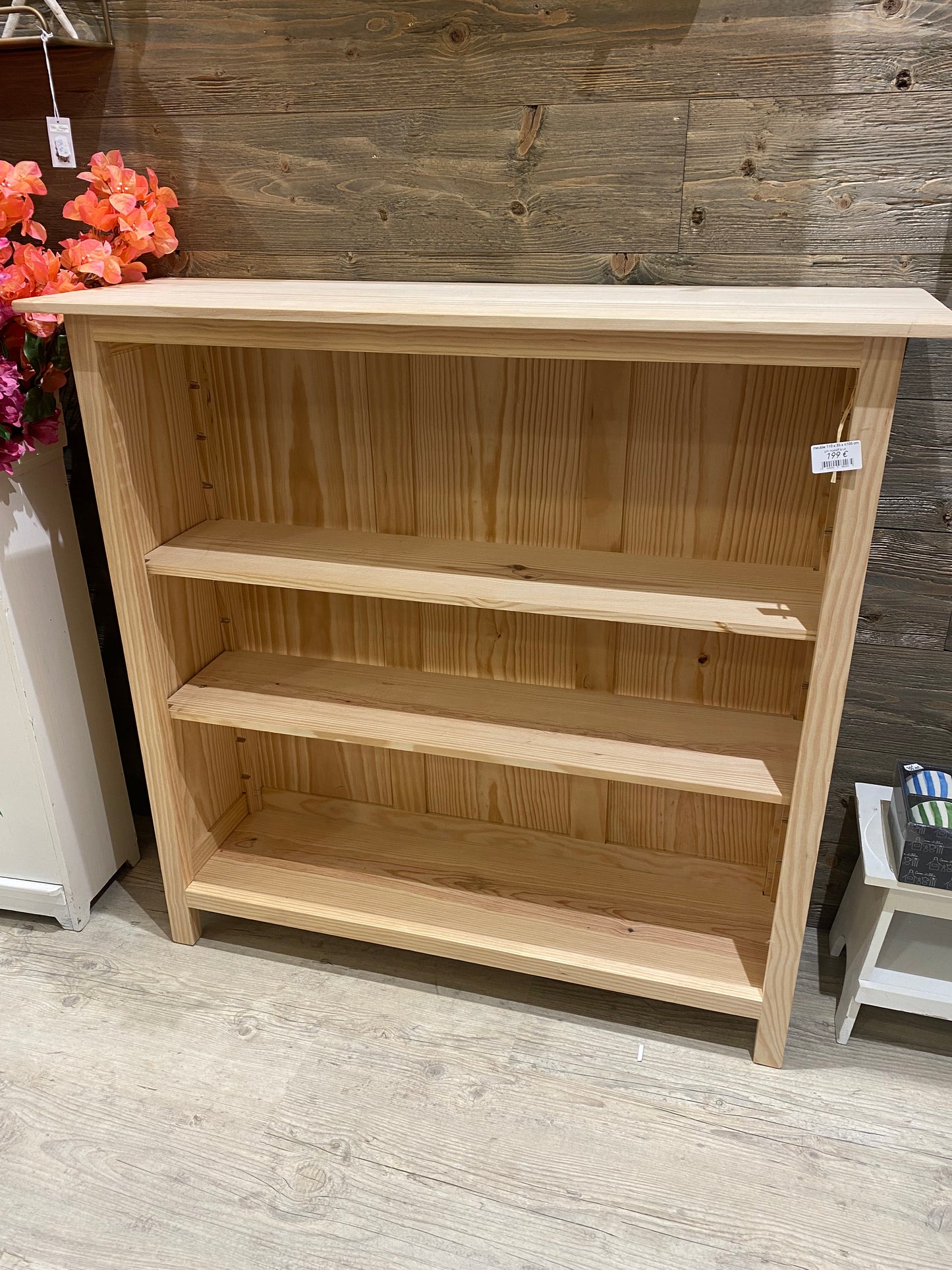 Bibliothèque basse / grand bibus en bois brut