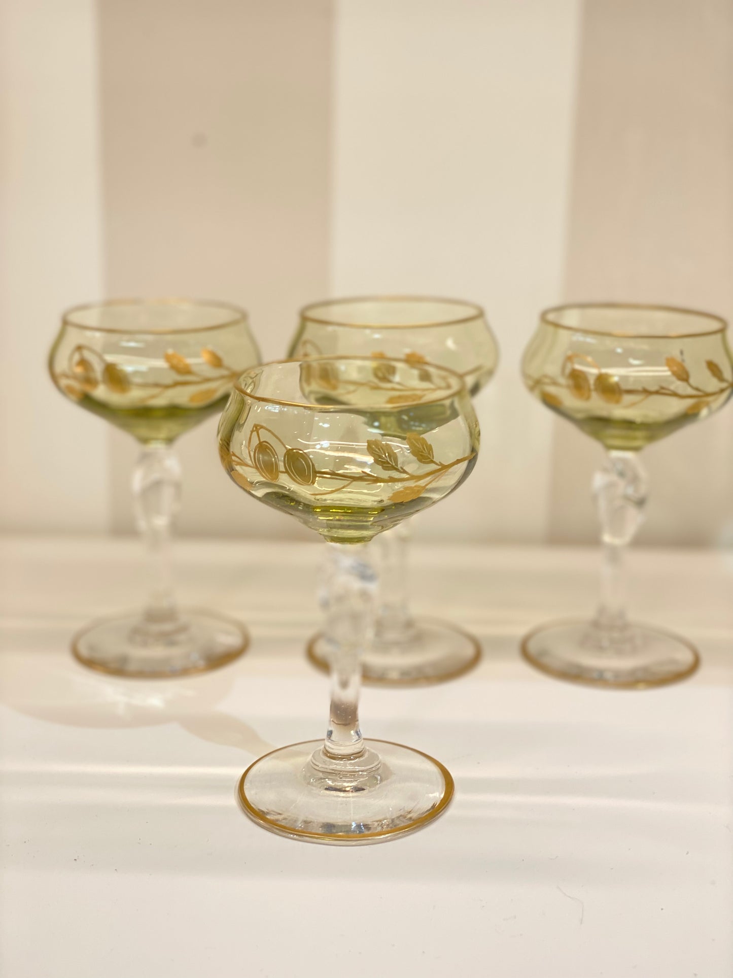 Série de 4 verres à liqueur anciens