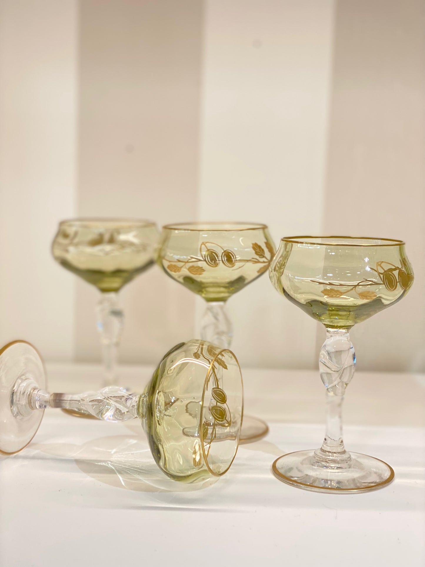 Série de 4 verres à liqueur anciens