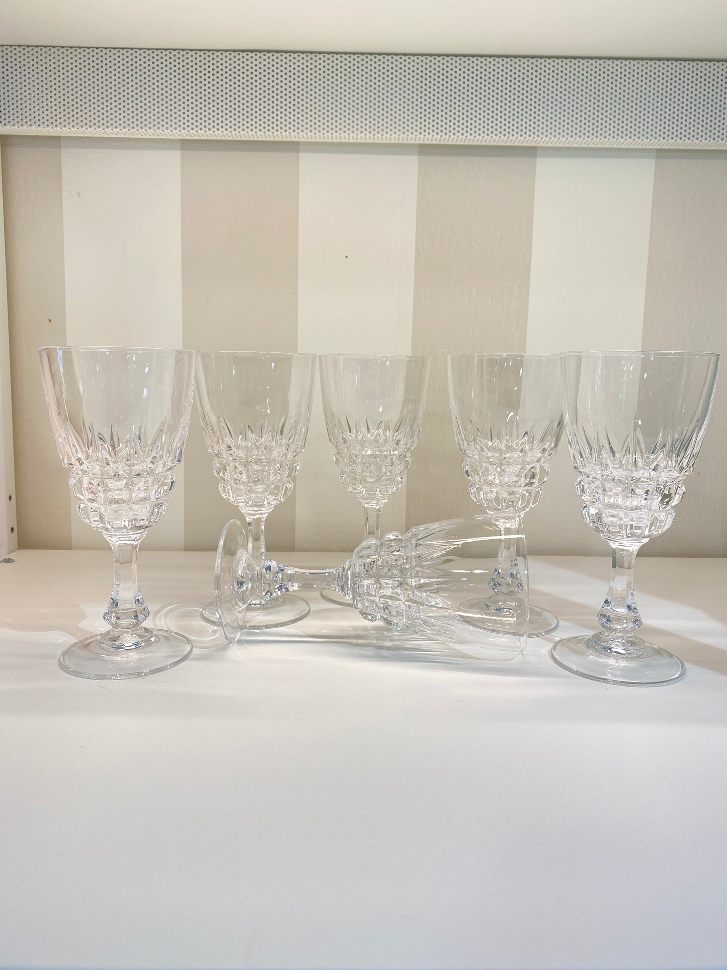 Lot 6 verres à vin cristal modèle Pompadour