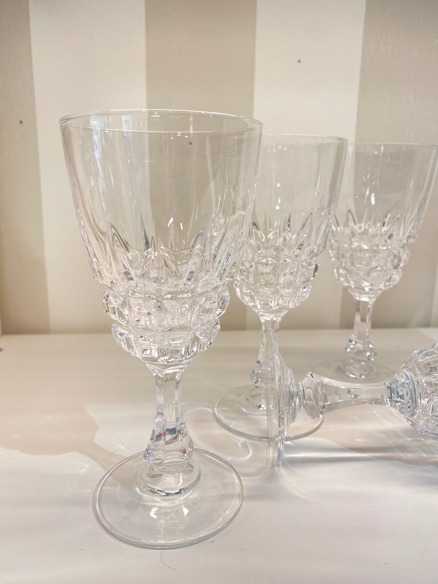 Lot 6 verres à vin cristal modèle Pompadour