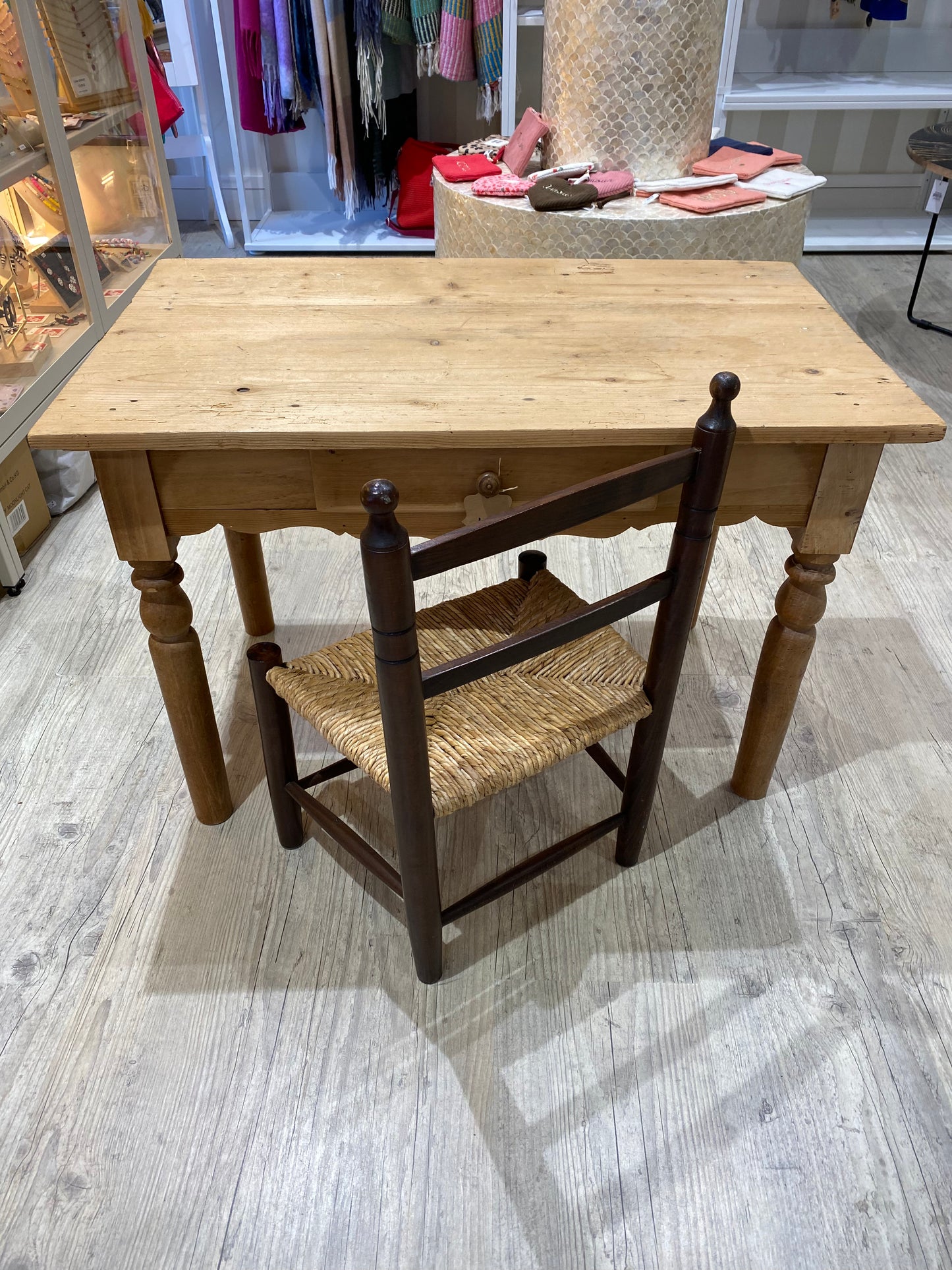 Table d'appoint / bureau bas